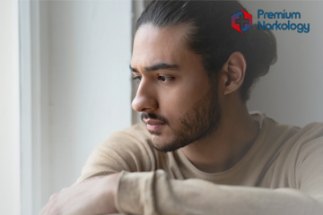 Лечение эфедрина Мужчина сидит и о чем-то думает